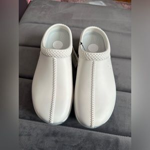 NWT- Men’s Size 8 Tasman Sport- White